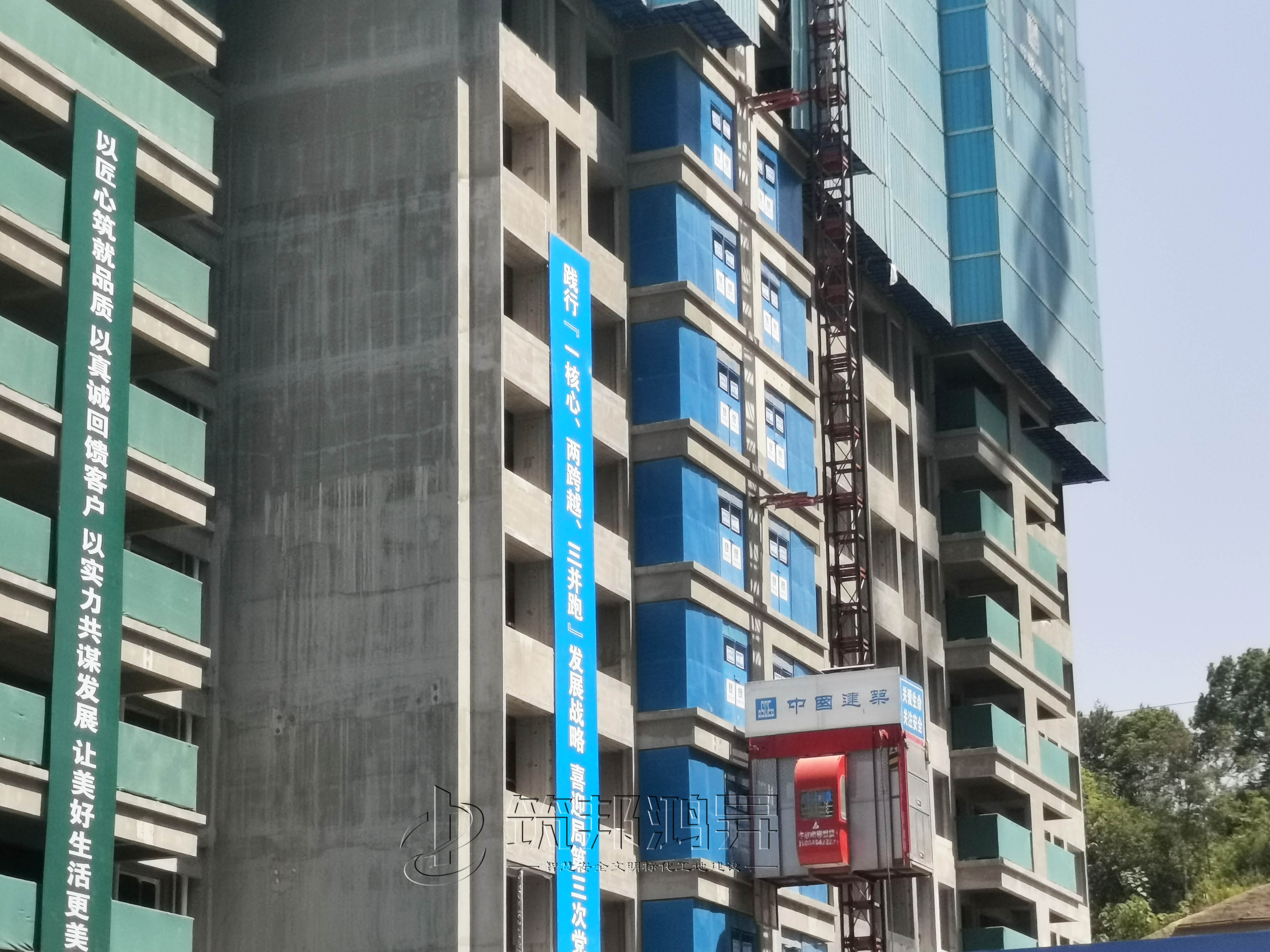 施工電梯樓層平臺(tái)立面防護(hù)板